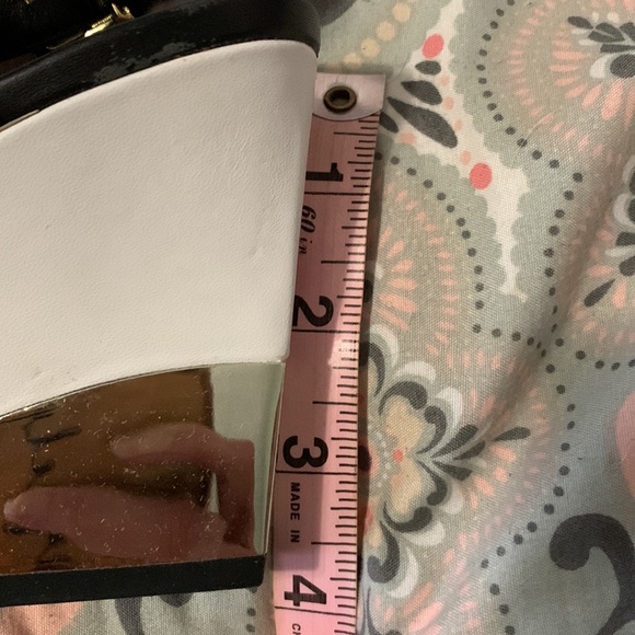 Black and white Isaac Mizrahi heels 7 1/2 - Picture 6 of 6